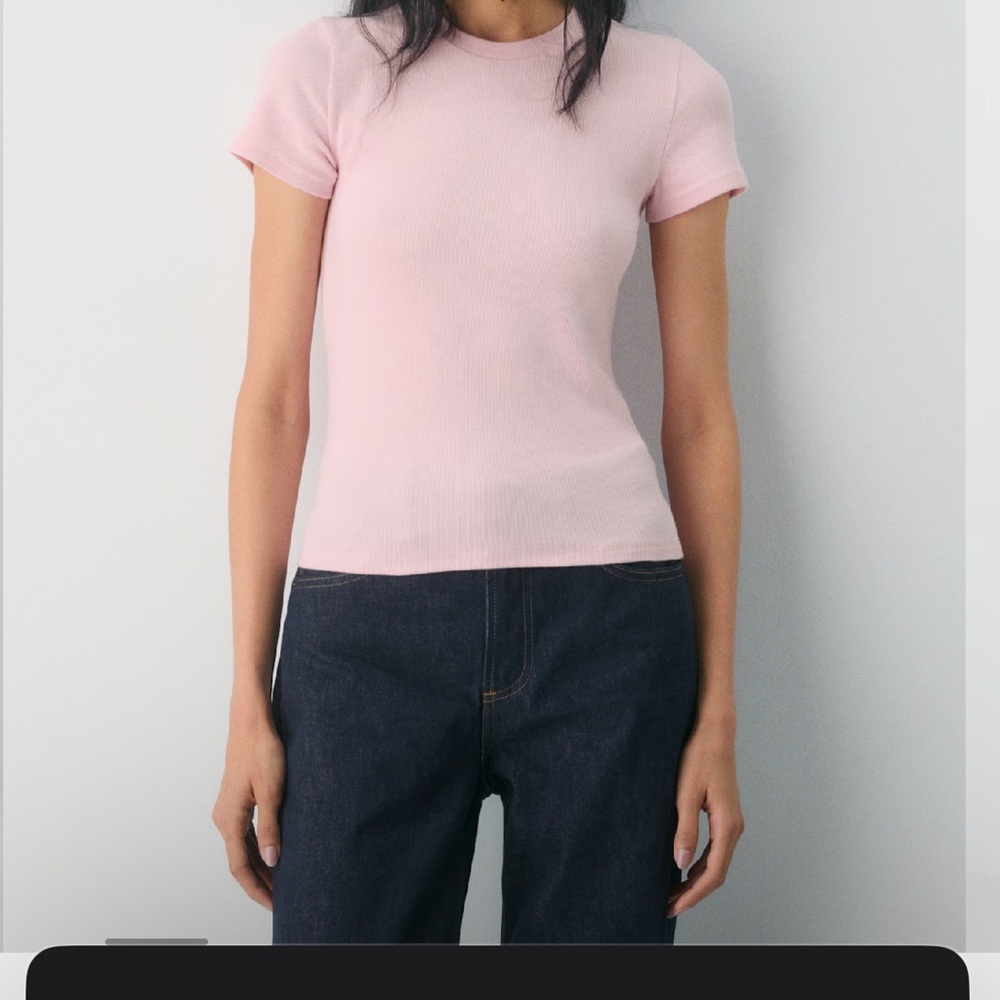 Aritzia TNA homestretch shortsleeve shirt